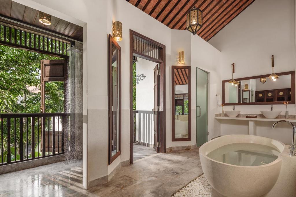 Koupelna v ubytování Legacy Hoi An Resort