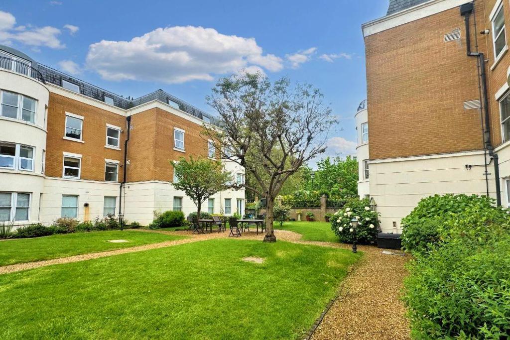 Osborne House - one bedroom ground floor apartment with parking - One-Bedroom Apartment