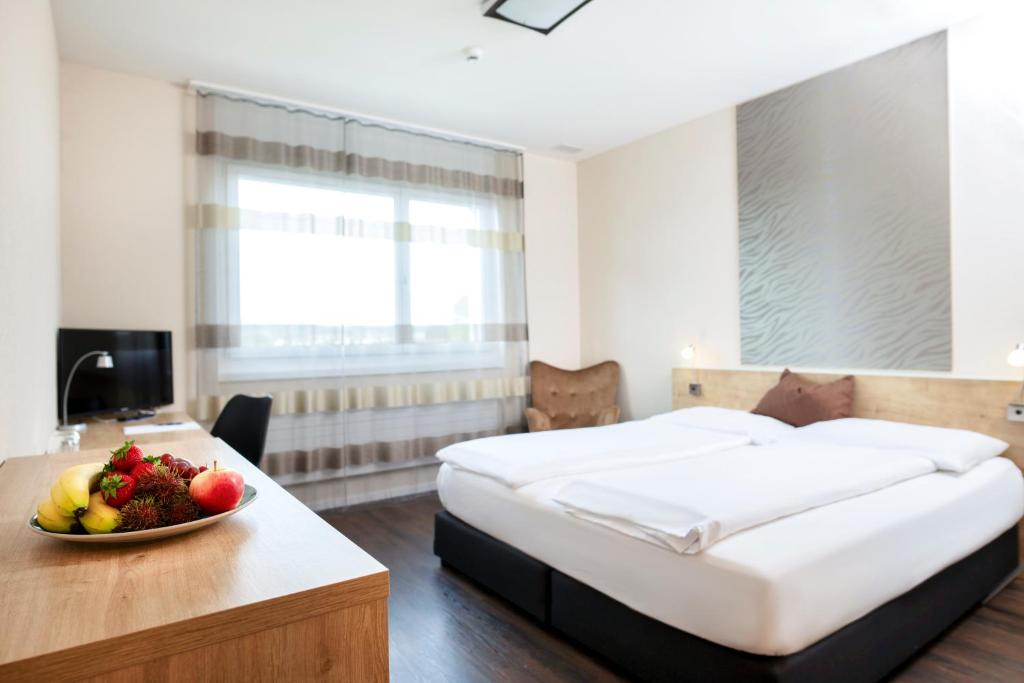 Postel nebo postele na pokoji v ubytování Villmergen Swiss Quality Hotel