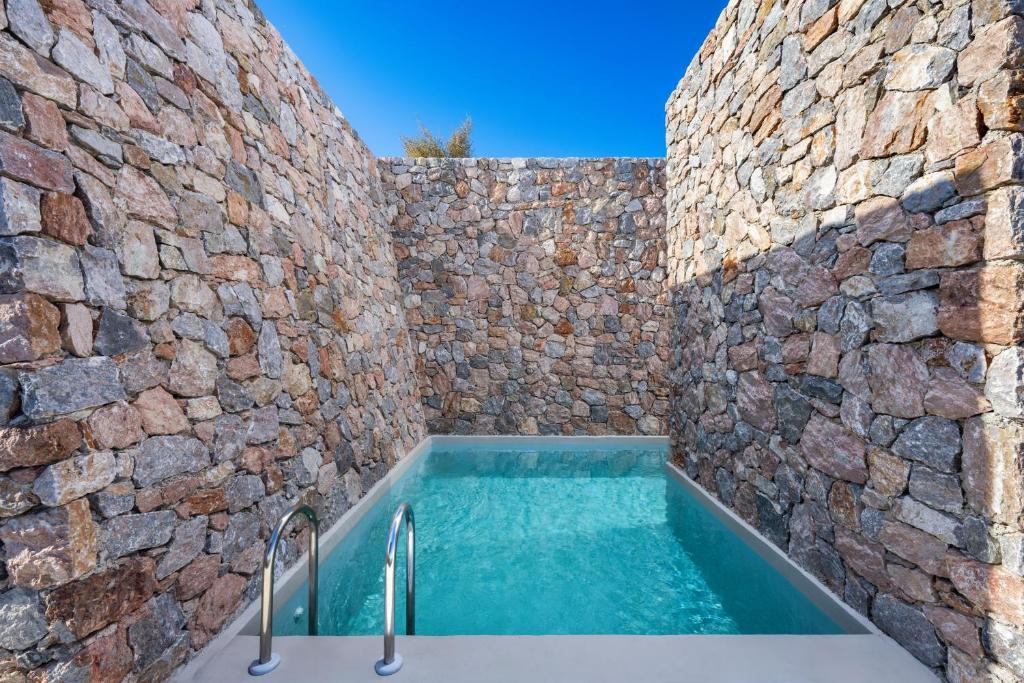 Sundlaugin á Felicity Cave Suites eða í nágrenninu
