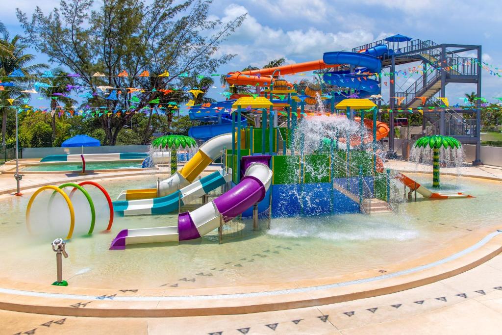 Bazén v ubytování Melia Casa Maya Cancun All Inclusive nebo v jeho okolí