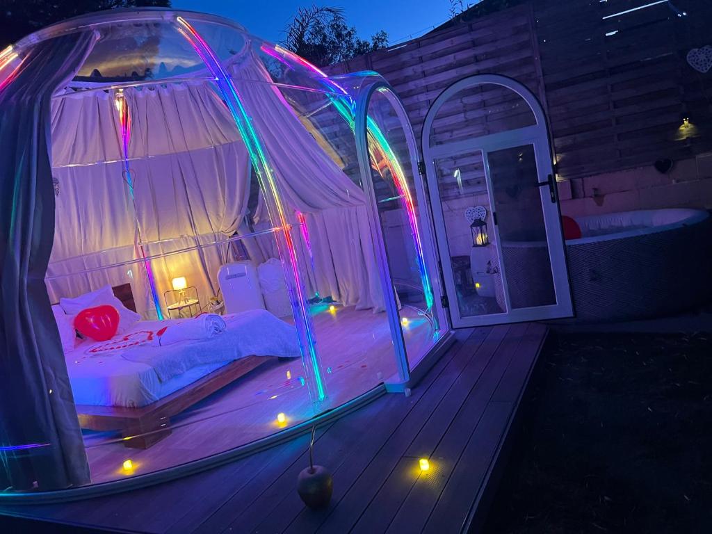 Fotografia z galérie ubytovania La love bulles& jacuzzi Fréjus v destinácii Fréjus