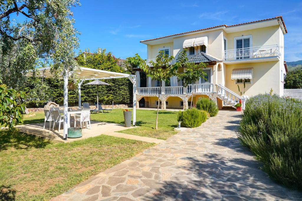 Κήπος έξω από το Villa Eleonas