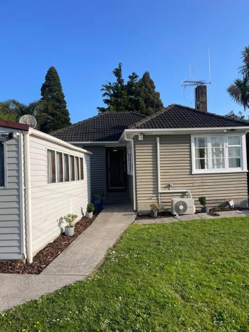 Watts, A Cosy Escape - Resim 11