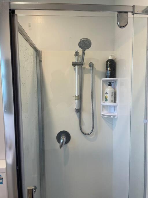 Watts, A Cosy Escape - Resim 18