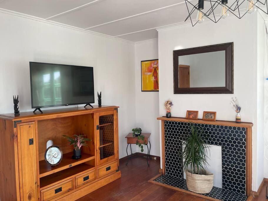 Watts, A Cosy Escape - Resim 5