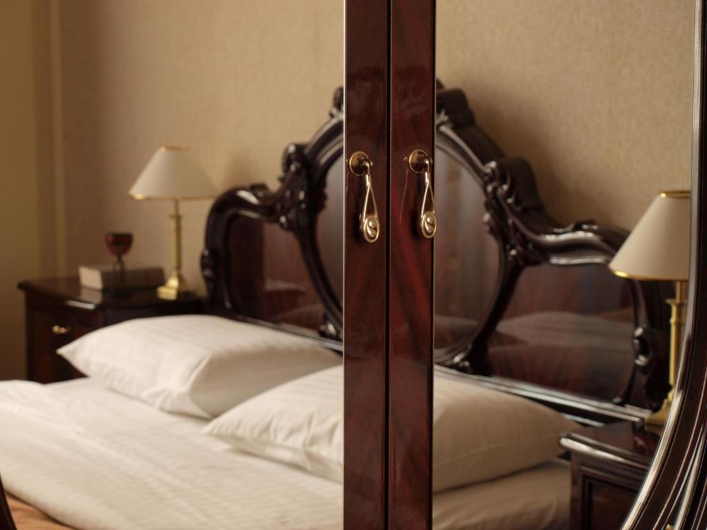 Postel nebo postele na pokoji v ubytování George Hotel