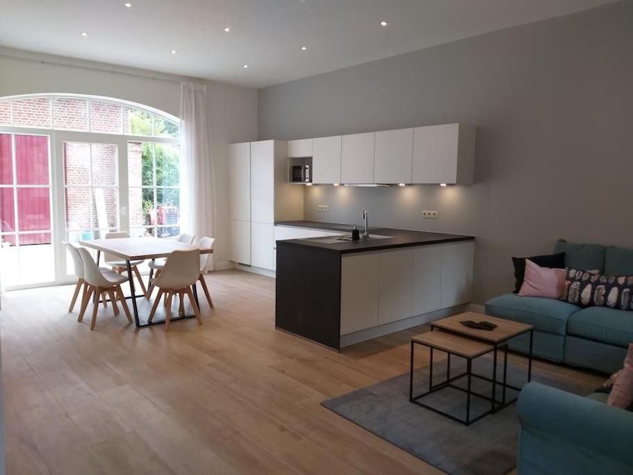 Kuchyň nebo kuchyňský kout v ubytování Coliving-Colocation du Châtelet