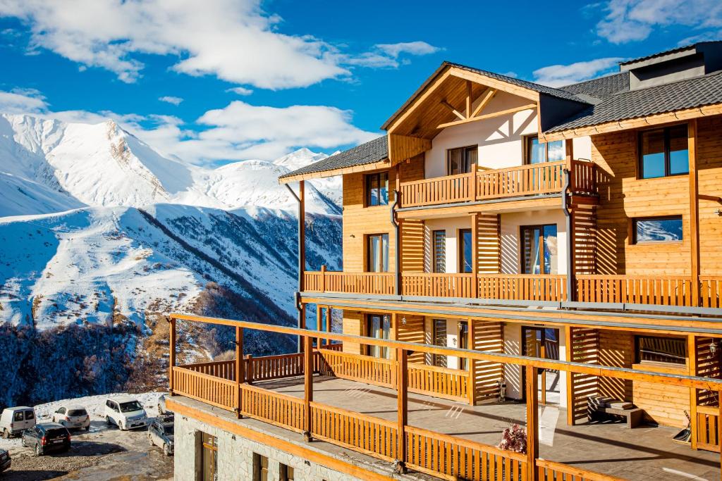 Nespecifikovaný výhled na hory nebo výhled na hory při pohledu z hotelu