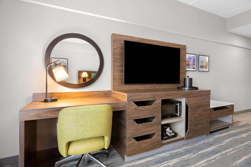 Hampton Inn & Suites Chicago Medical District Uic photo