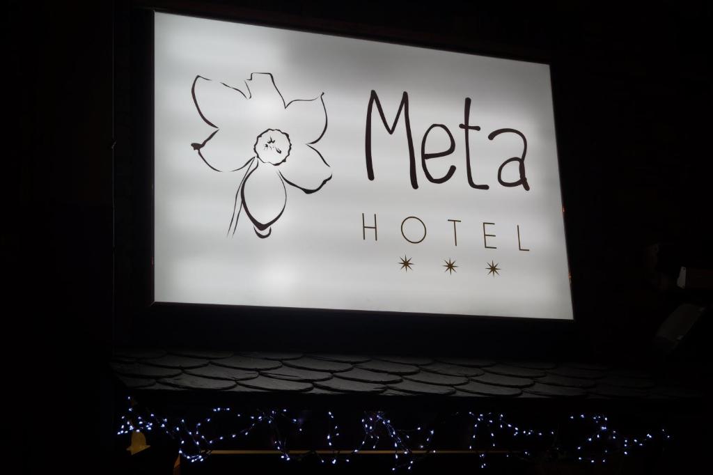 Het logo of bord voor het hotel