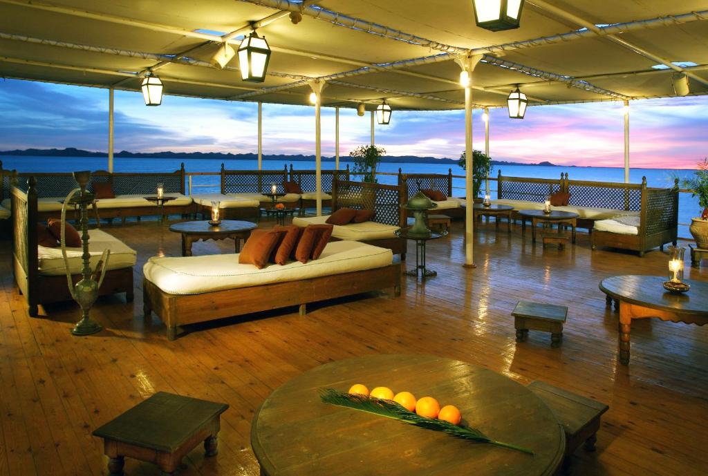 Posezení v ubytování Mövenpick Prince Abbas Lake Nasser Cruise, Every Monday Four Nights From Aswan, Every Friday Three nights From Abu-Simbel - Including Excursions and Sightseeing