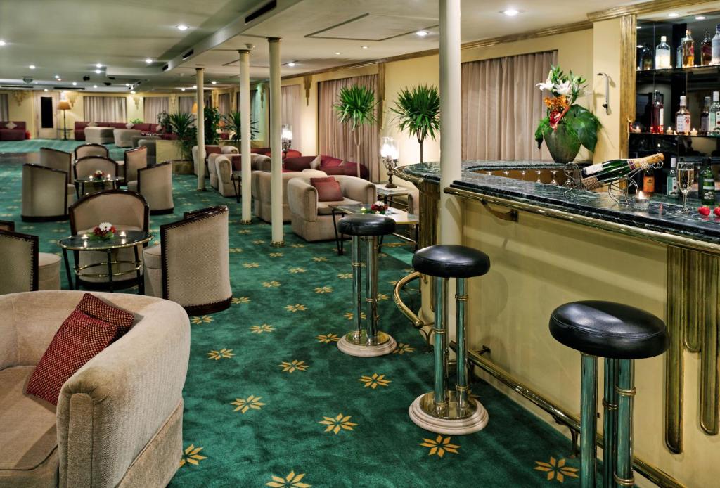 Posezení v ubytování Mövenpick Prince Abbas Lake Nasser Cruise, Every Monday Four Nights From Aswan, Every Friday Three nights From Abu-Simbel - Including Excursions and Sightseeing