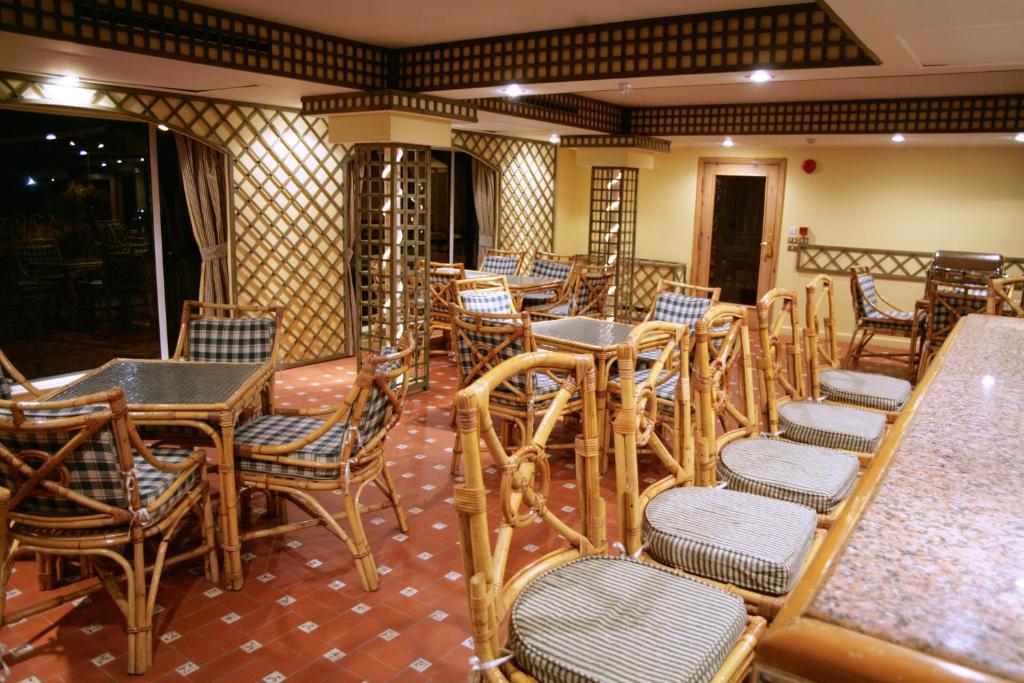 Posezení v ubytování Mövenpick Prince Abbas Lake Nasser Cruise, Every Monday Four Nights From Aswan, Every Friday Three nights From Abu-Simbel - Including Excursions and Sightseeing
