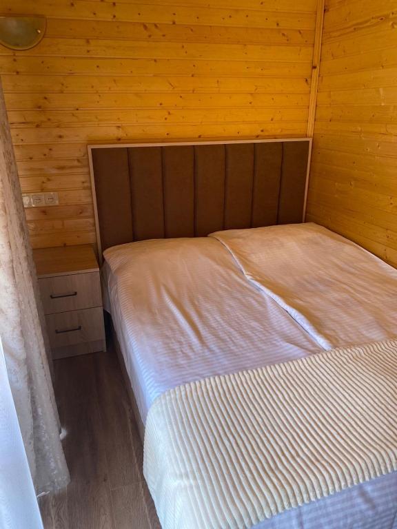 Postel nebo postele na pokoji v ubytování Dililuxe Hotel
