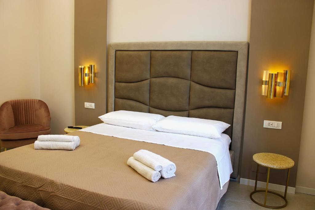 Postel nebo postele na pokoji v ubytování InCentro Elegant Rooms