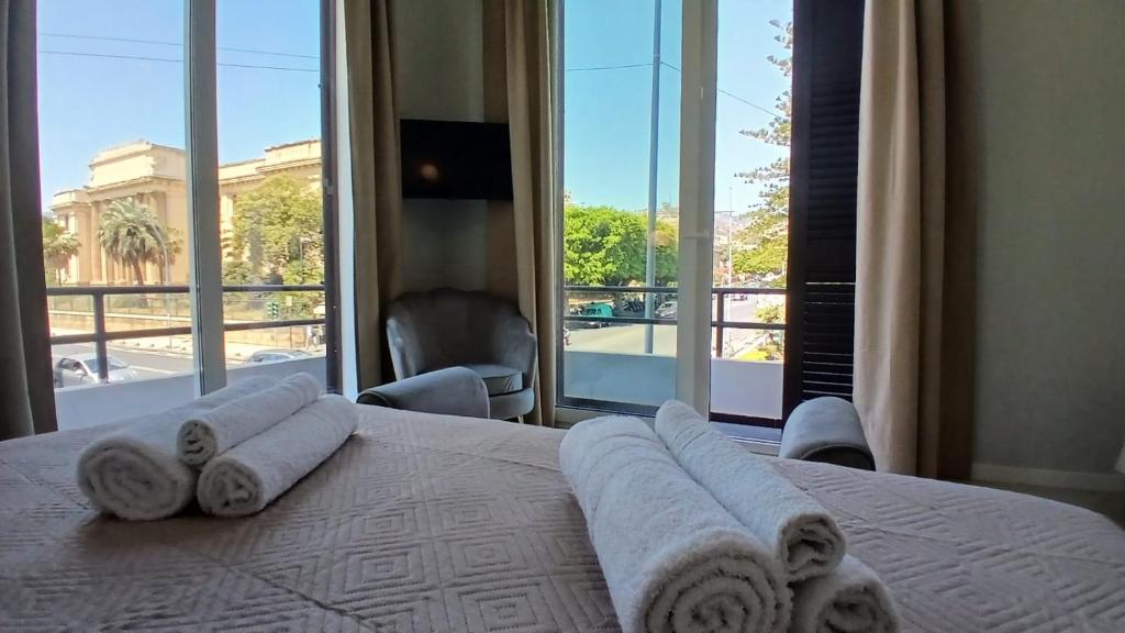 Postel nebo postele na pokoji v ubytování InCentro Elegant Rooms