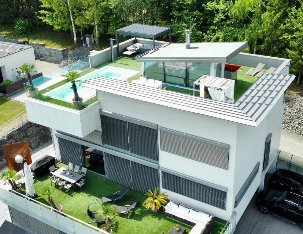 an aerial view of a house with a swimming pool at Villa Ossiacher Tauern in Feldkirchen in Kärnten
