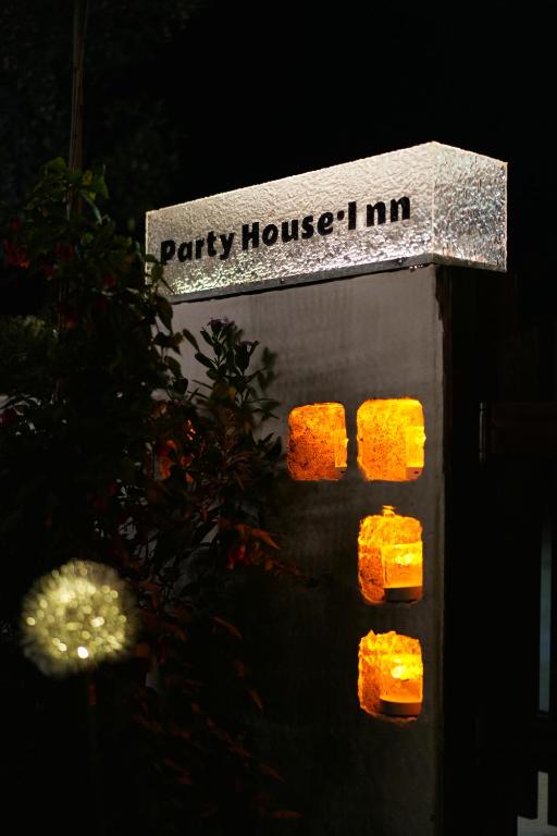 Certifikát, hodnocení, plakát nebo jiný dokument vystavený v ubytování Party House