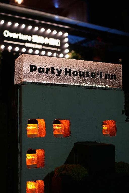 Certifikát, hodnocení, plakát nebo jiný dokument vystavený v ubytování Party House