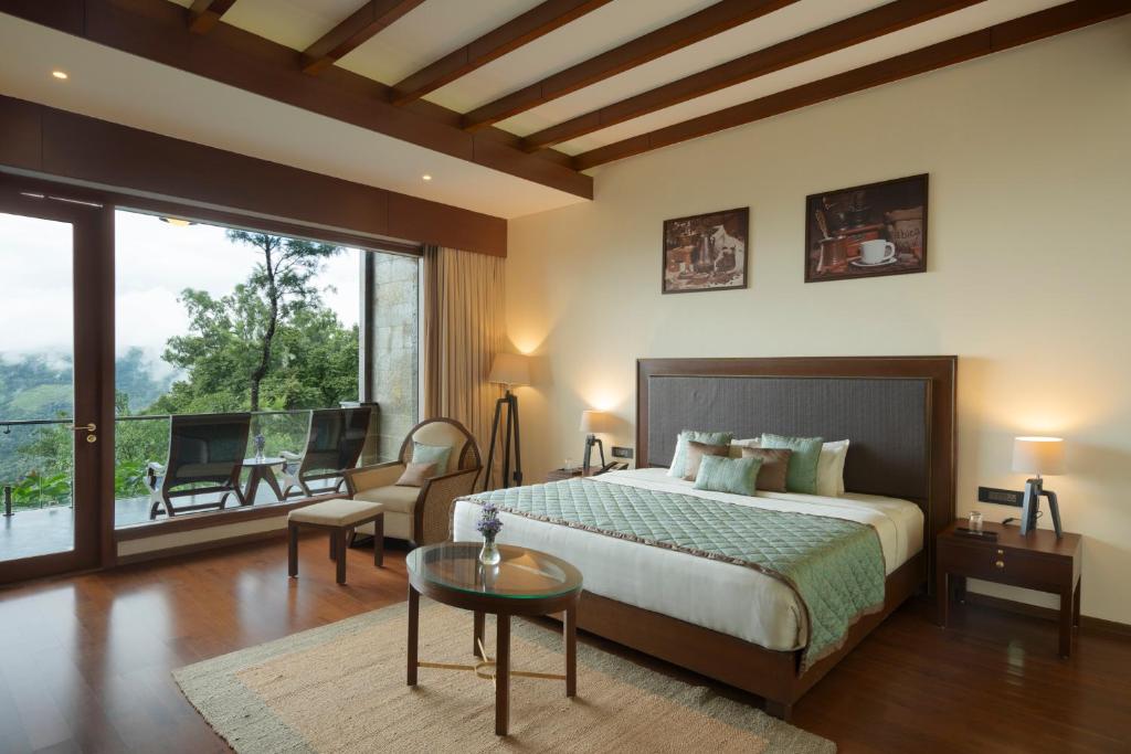 Postel nebo postele na pokoji v ubytování Trivik Hotels & Resorts, Chikmagalur