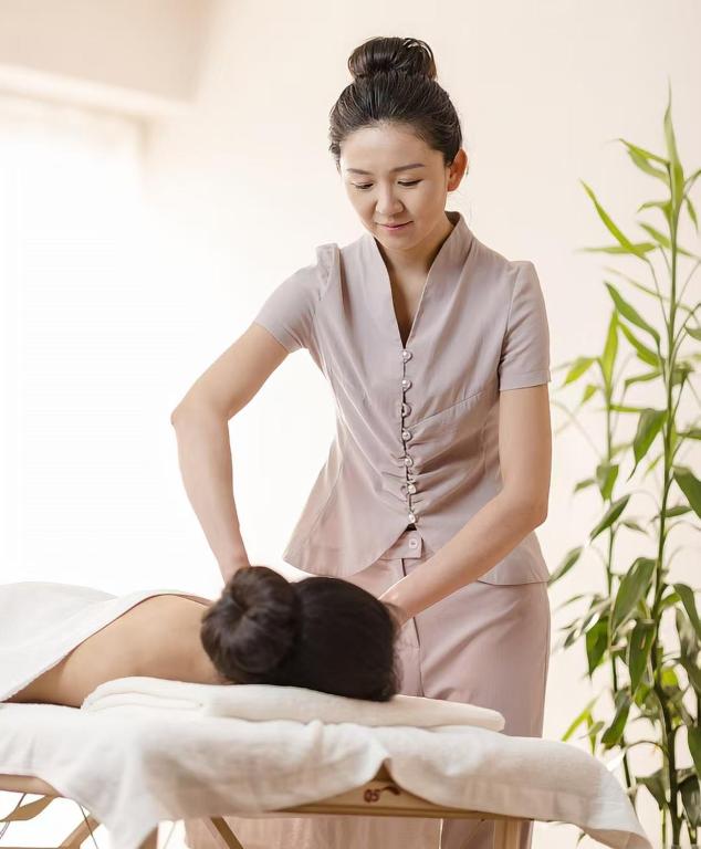 Lázně a/nebo wellness v ubytování Guilin Bonjour Boutique Hotel- Free pick up service over 3 nights