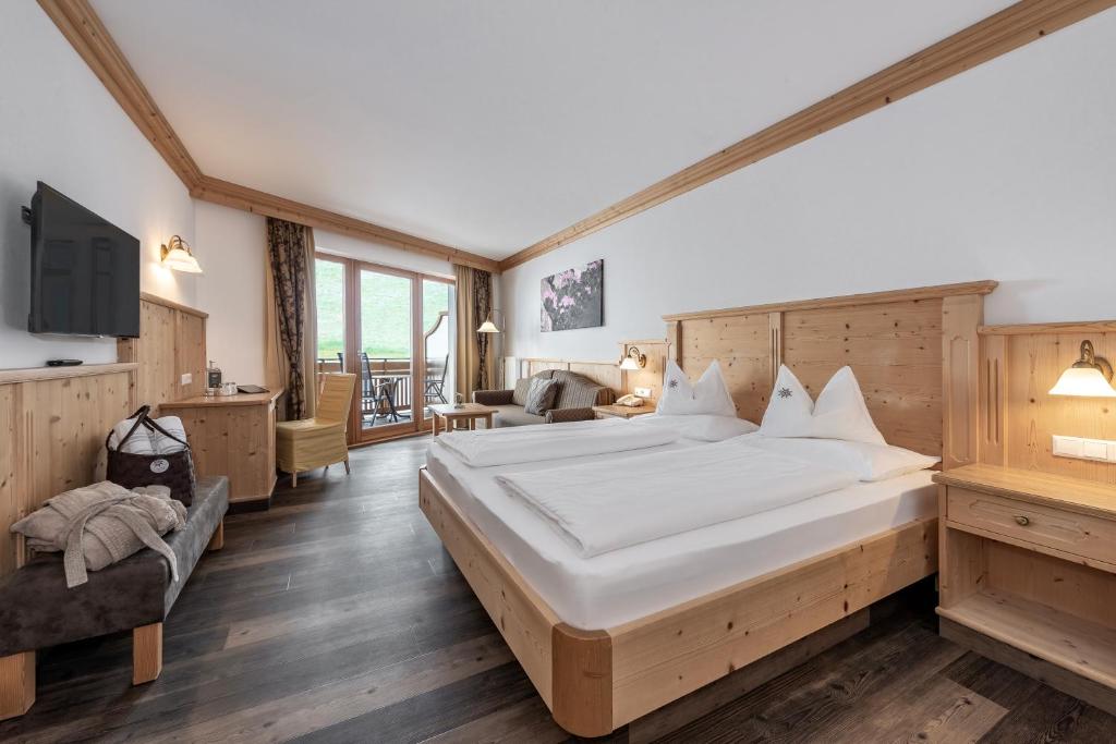 Postel nebo postele na pokoji v ubytování Hotel Edelweiss