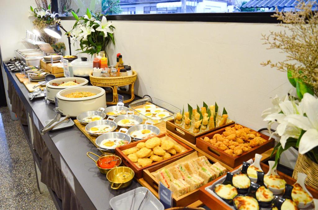 A generously styled buffet offers hot dishes, pastries, sandwiches, sushi and condiments.