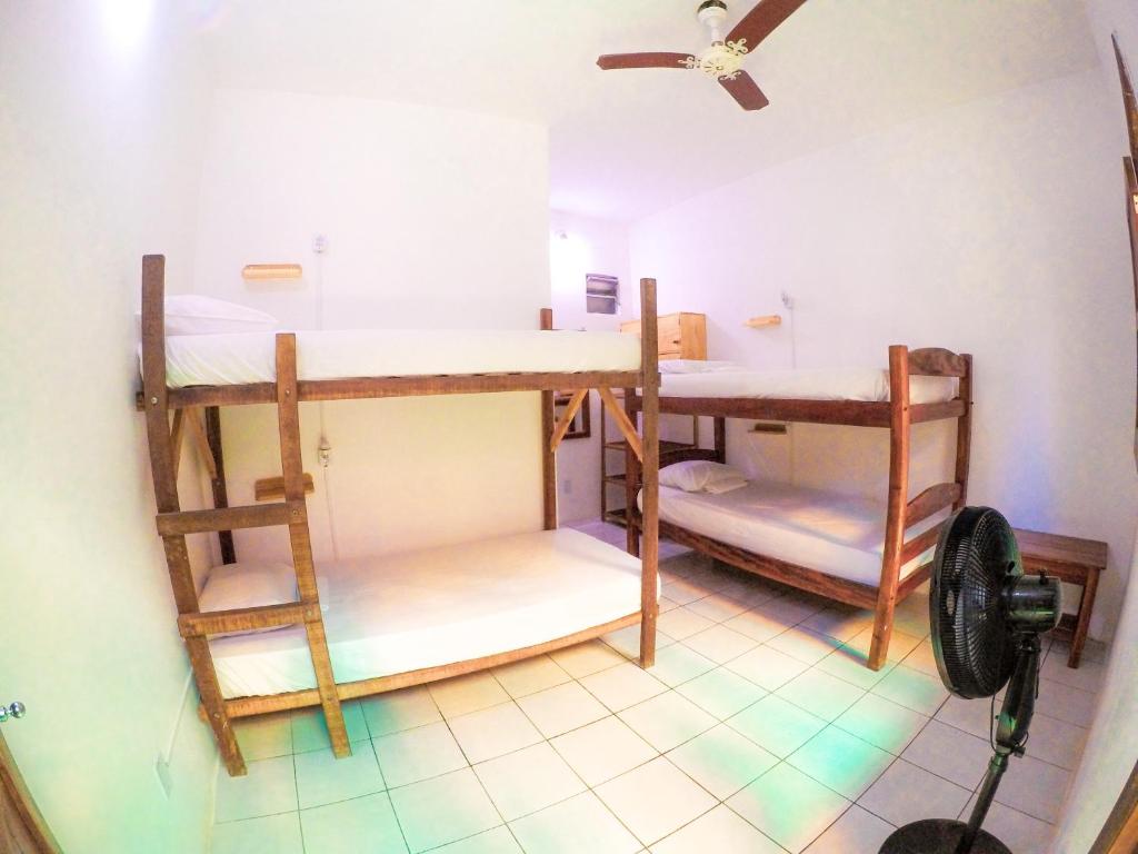 Cama ou camas em um quarto em Buddy's Hostel Itacaré
