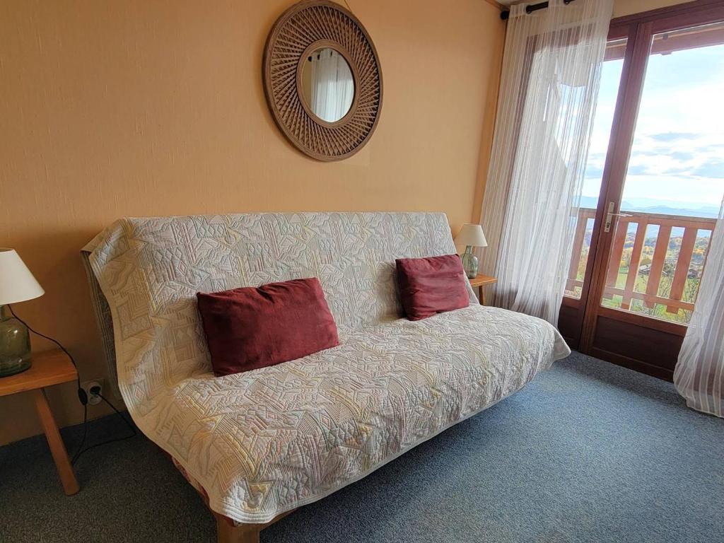 Łóżko lub łóżka w pokoju w obiekcie Studio 4 pers, balcon sud, parking, résidence calme - FR-1-393-161