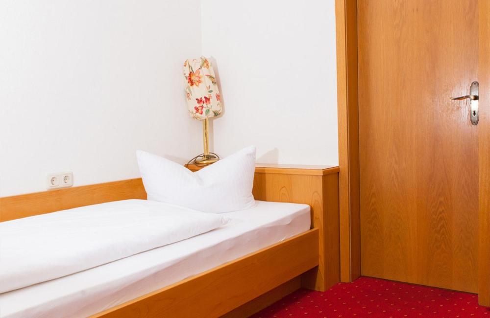 Postel nebo postele na pokoji v ubytování Gasthaus zur Post