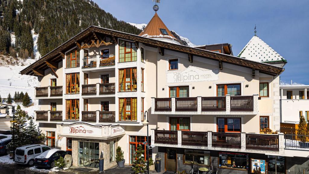 Nespecifikovaný výhled na hory nebo výhled na hory při pohledu z hotelu