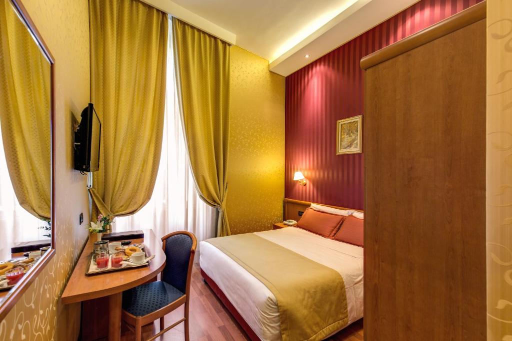 Postel nebo postele na pokoji v ubytování Hotel Impero