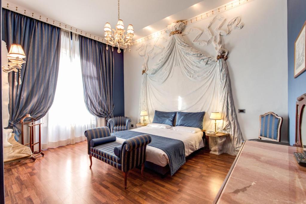 Postel nebo postele na pokoji v ubytování Hotel Impero