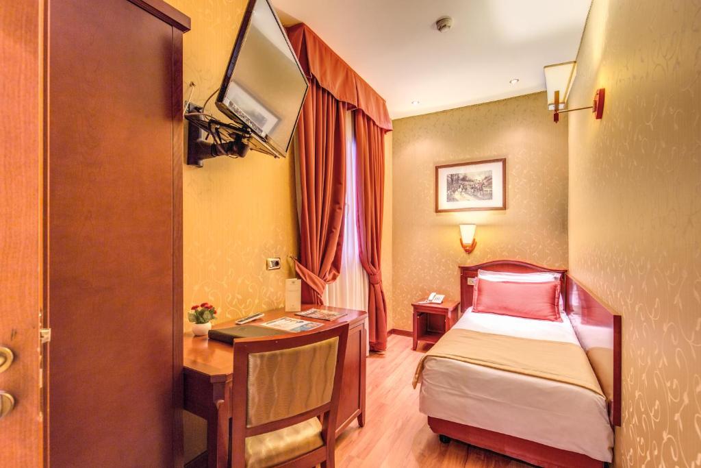Postel nebo postele na pokoji v ubytování Hotel Impero