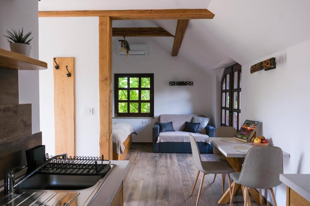 Cucina o angolo cottura di Hiška Brajda