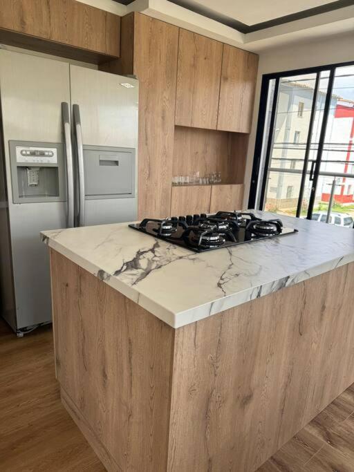 Kuchyň nebo kuchyňský kout v ubytování Apartamento en Sonsón