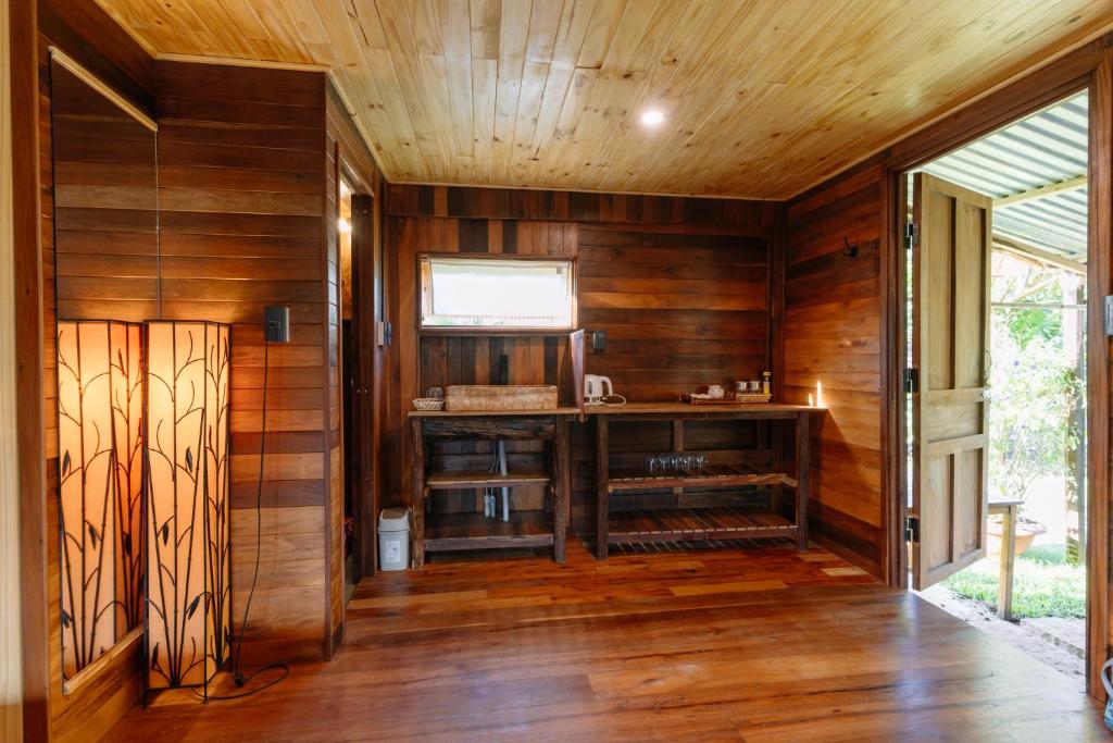 Kuchyň nebo kuchyňský kout v ubytování Xóm Sình Homestay & Farmstay Buôn Ma Thuột ĐakLak