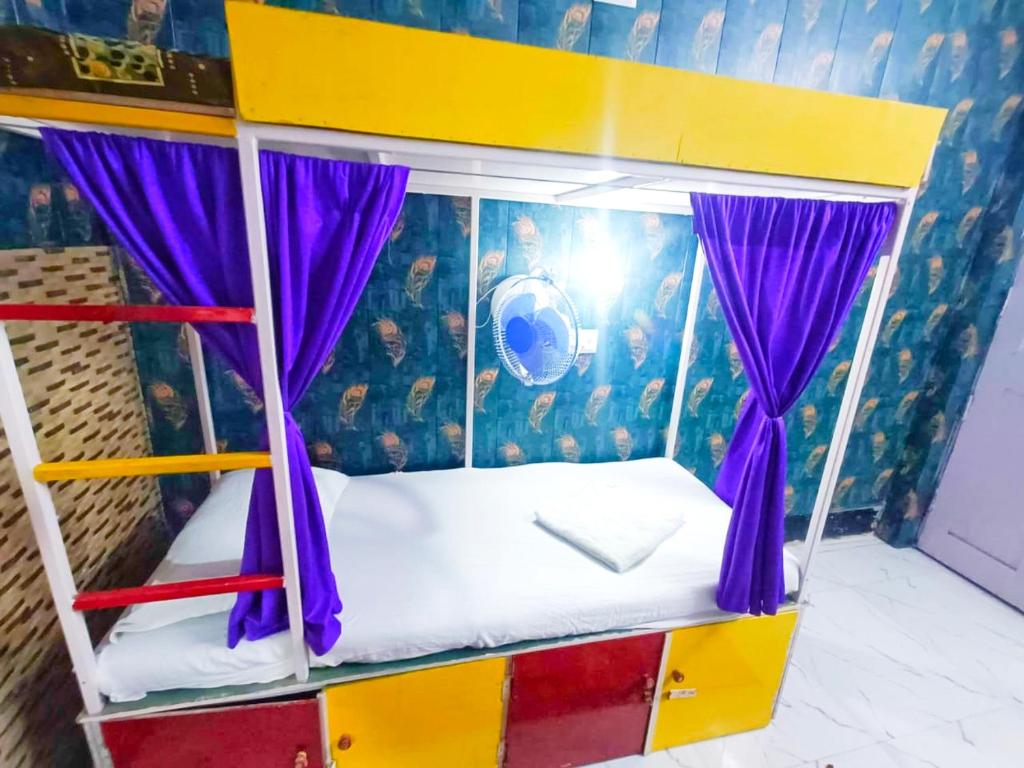 A bed or beds in a room at Mohit Paying Guest House