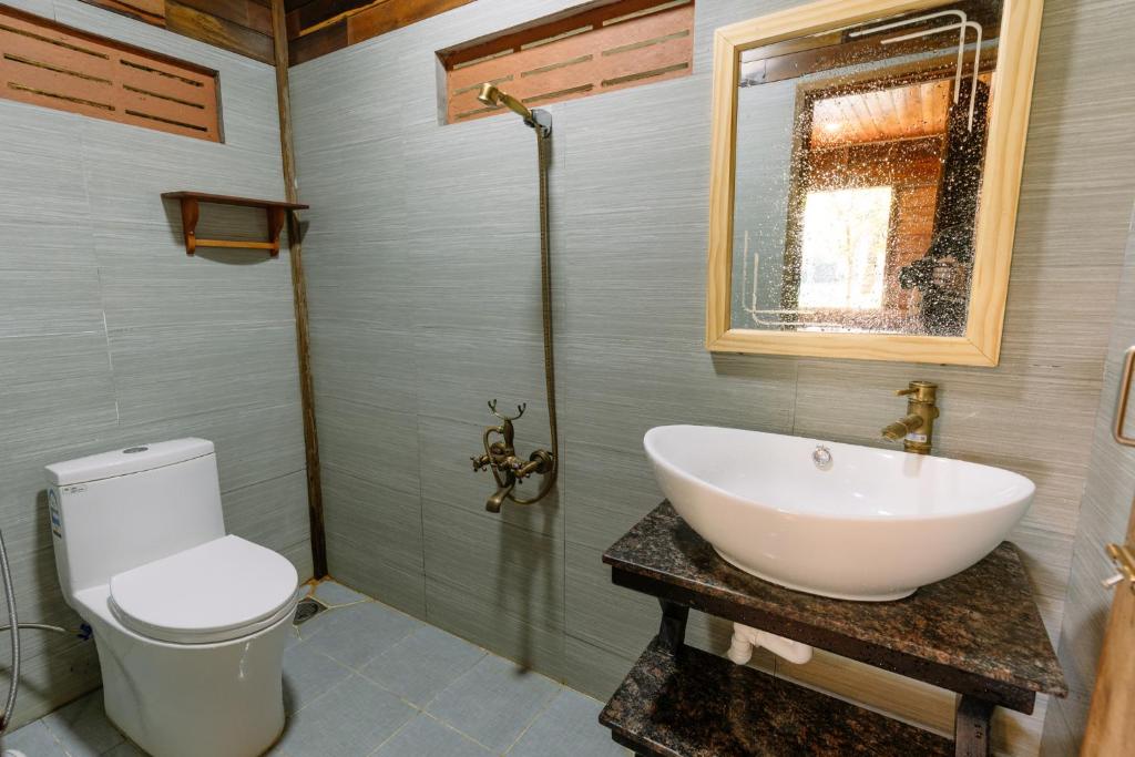 Koupelna v ubytování Xóm Sình Homestay & Farmstay Buôn Ma Thuột ĐakLak
