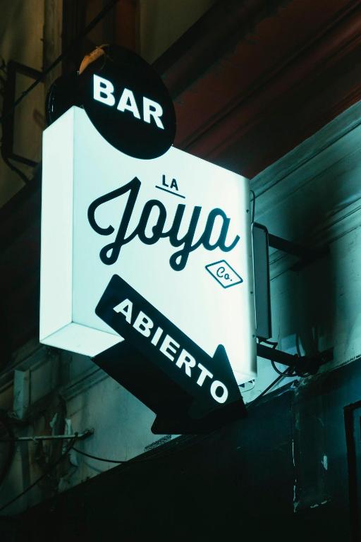 Certifikát, hodnocení, plakát nebo jiný dokument vystavený v ubytování La Joya Hostel