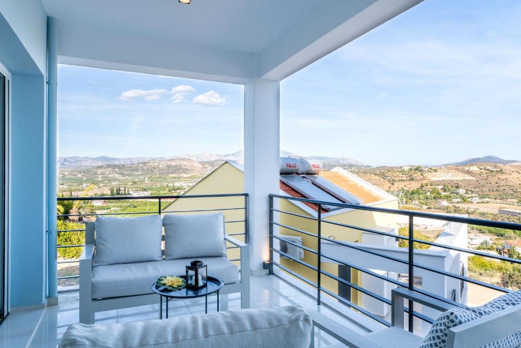 Nespecifikovaný výhled na hory nebo výhled na hory při pohledu z vily