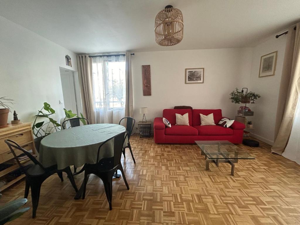Photo de la galerie de l'établissement Grand appartement 2 pièces dans le 20ème à Paris, à Paris