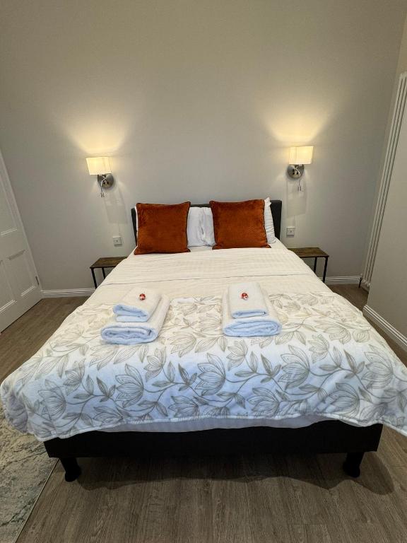Postel nebo postele na pokoji v ubytování Luxury 2 Bedroom Cottage