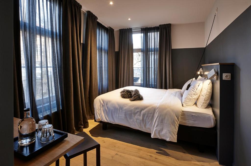 Postel nebo postele na pokoji v ubytování Hotel Monsieur Ernest