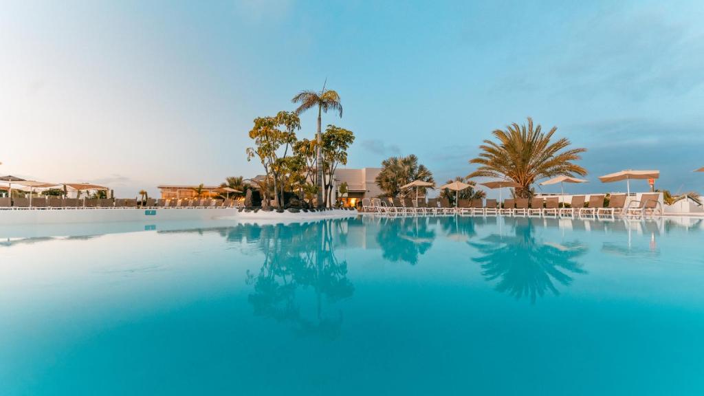 Bazén v ubytování Labranda Alyssa Suite Hotel nebo v jeho okolí