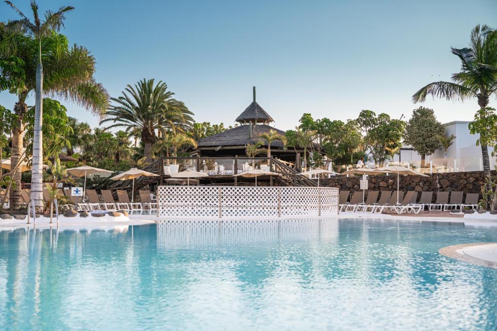 Bazén v ubytování Labranda Alyssa Suite Hotel nebo v jeho okolí