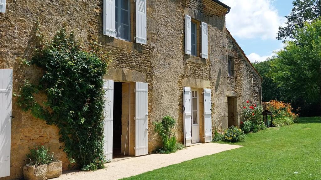 Ogród w obiekcie La Geneste un gîte dans la campagne sarladaise