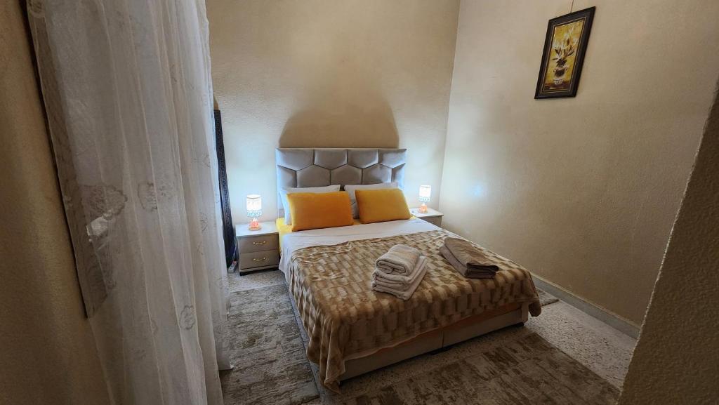 Postel nebo postele na pokoji v ubytování Appartement Riad 5min à pied de l'aéroport