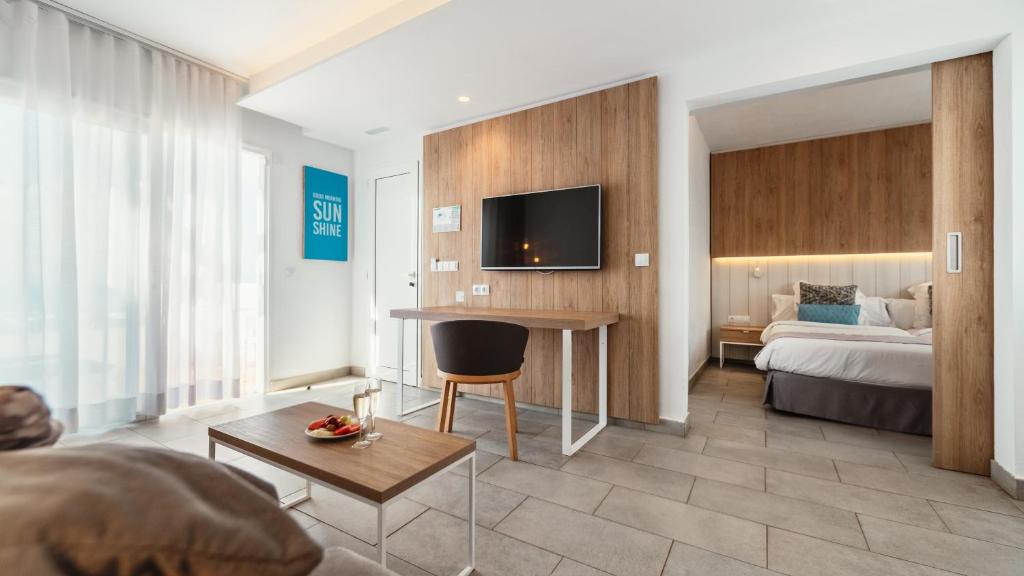 Postel nebo postele na pokoji v ubytování Labranda Alyssa Suite Hotel